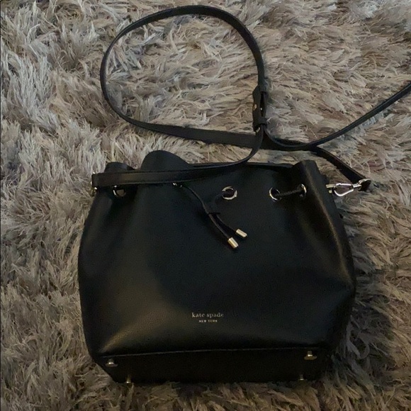 kate spade vivian medium bucket bag